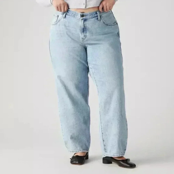 Levi's Premium Baggy Dad Jeans Fan Flare Light Wash Size 18W - Picture 1 of 6
